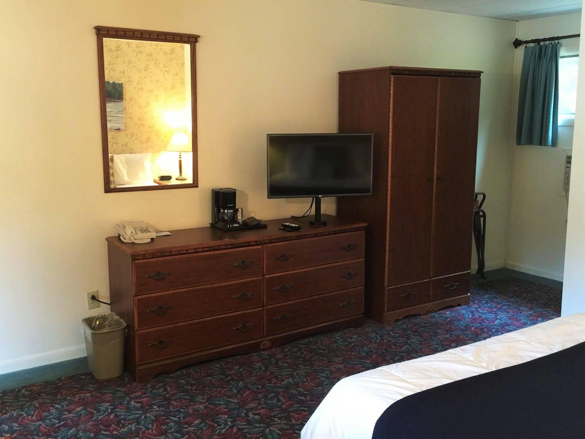 Cedar Motor Inn ماركيت المظهر الخارجي الصورة