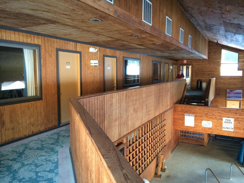 Cedar Motor Inn ماركيت المظهر الخارجي الصورة