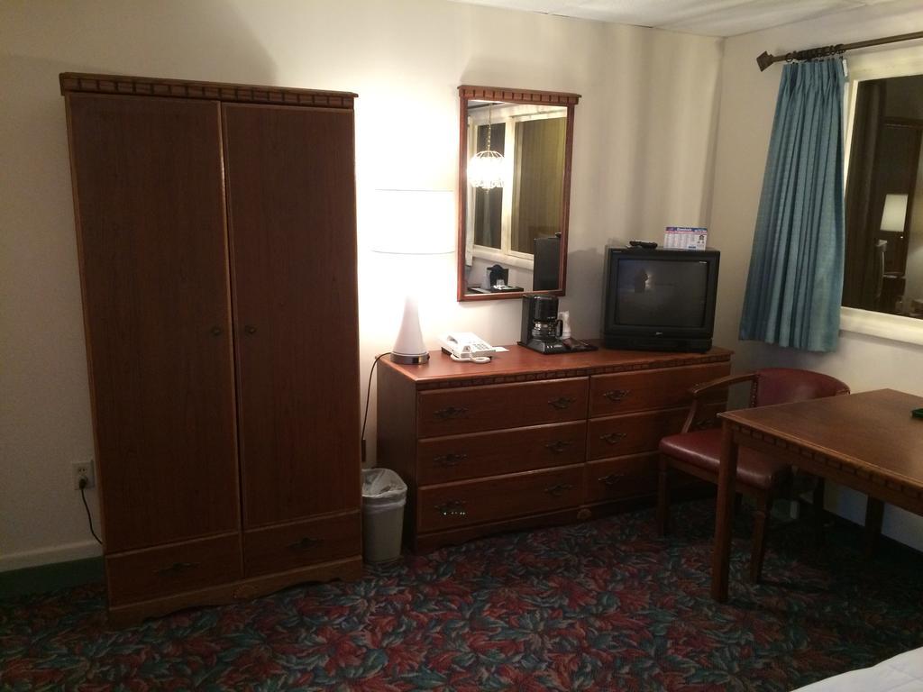 Cedar Motor Inn ماركيت الغرفة الصورة