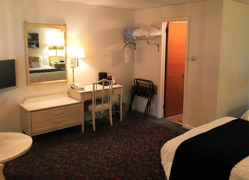 Cedar Motor Inn ماركيت المظهر الخارجي الصورة