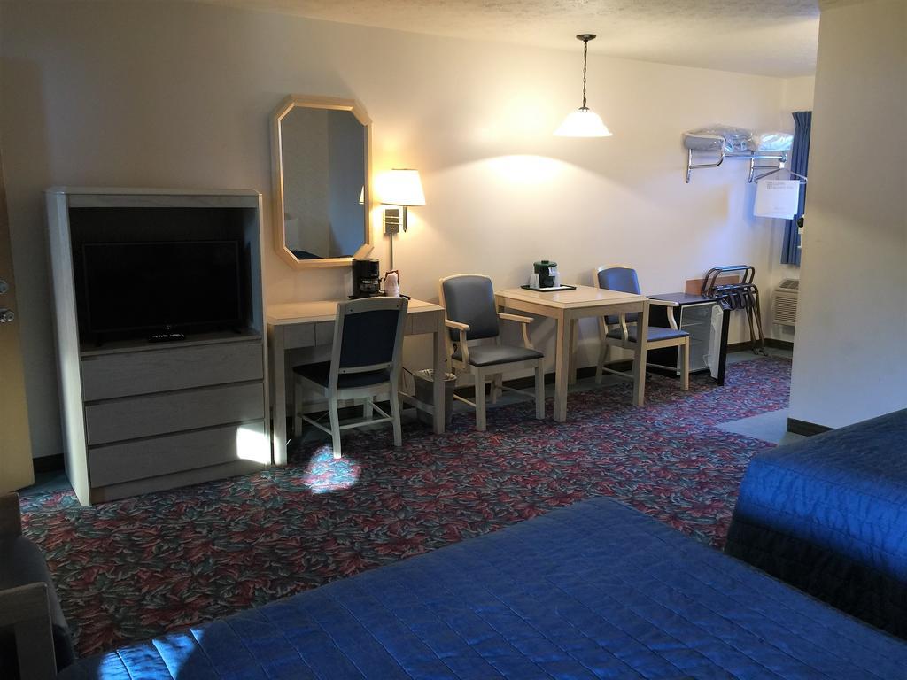 Cedar Motor Inn ماركيت المظهر الخارجي الصورة