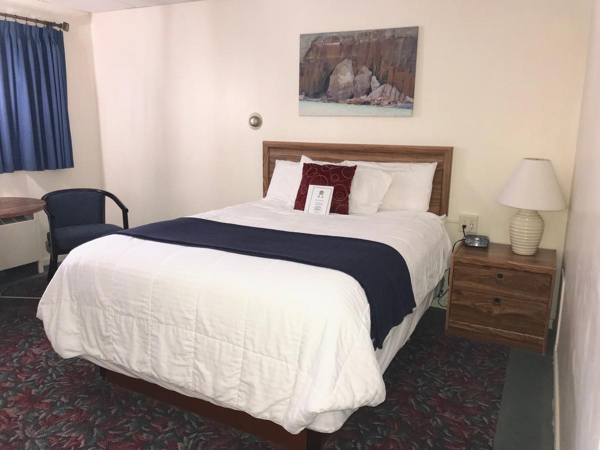 Cedar Motor Inn ماركيت المظهر الخارجي الصورة