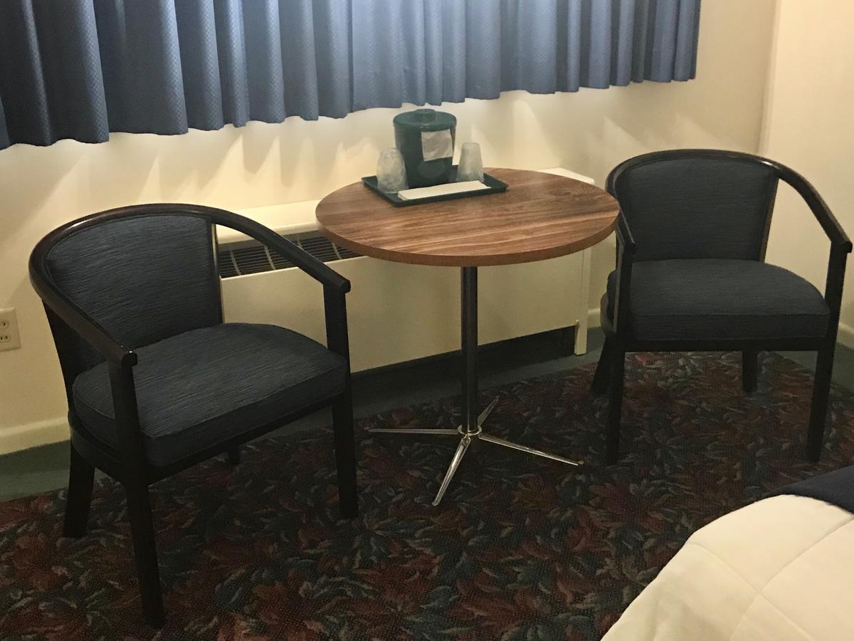 Cedar Motor Inn ماركيت المظهر الخارجي الصورة