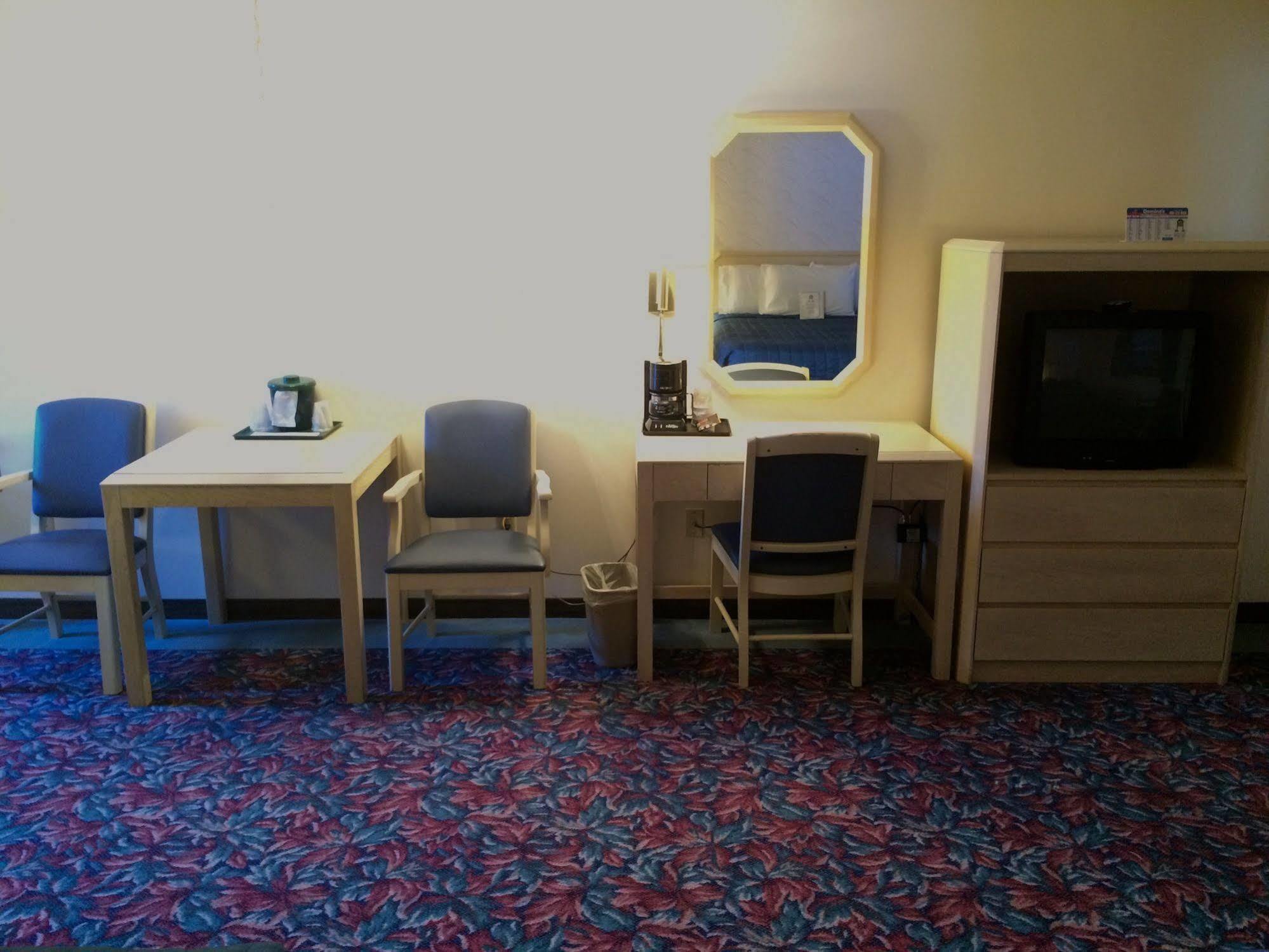 Cedar Motor Inn ماركيت المظهر الخارجي الصورة