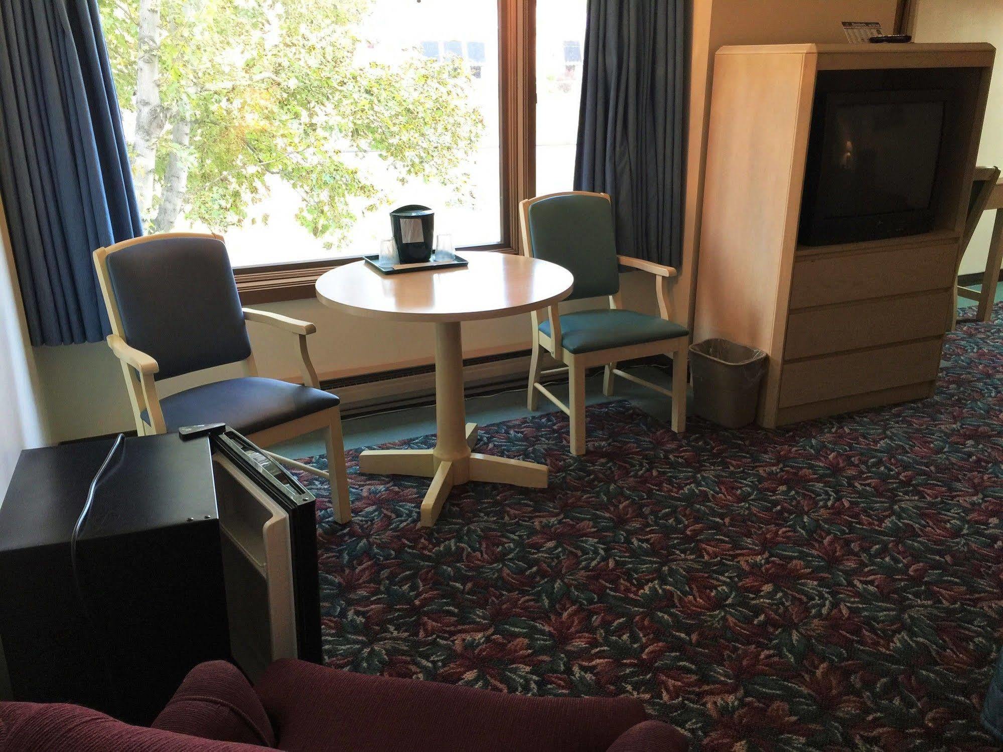 Cedar Motor Inn ماركيت المظهر الخارجي الصورة