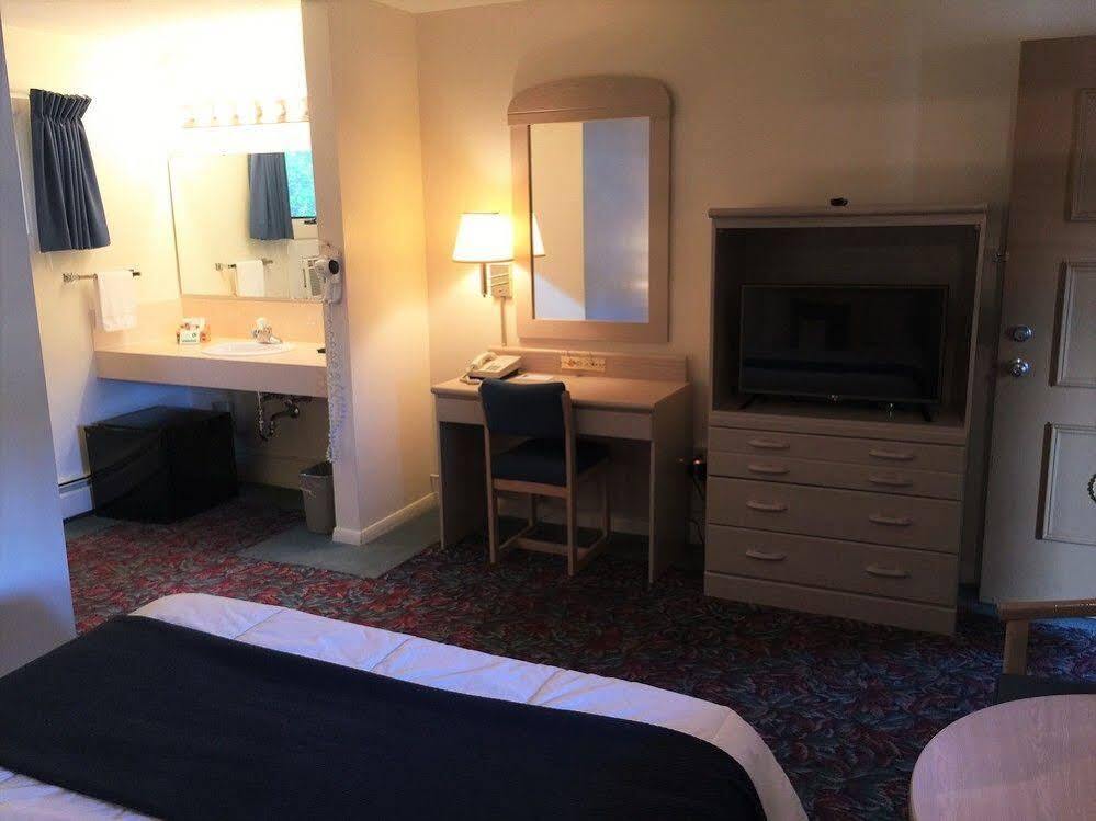 Cedar Motor Inn ماركيت المظهر الخارجي الصورة