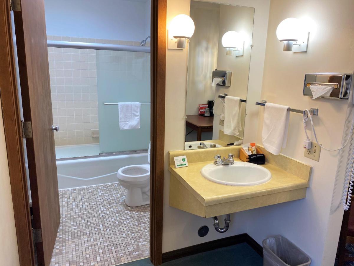 Cedar Motor Inn ماركيت المظهر الخارجي الصورة